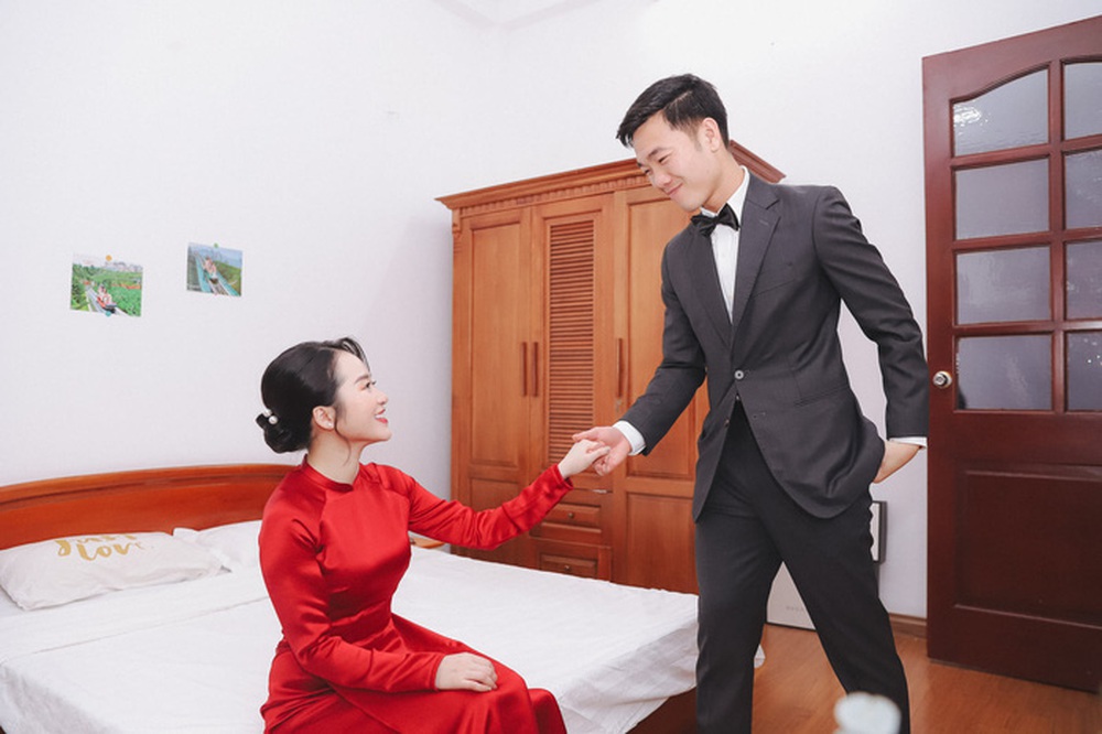 Ảnh xịn của Xuân Trường và Nhuệ Giang trong lễ ăn hỏi: Cô dâu chú rể hôn nhau đầy tình cảm - Ảnh 5.