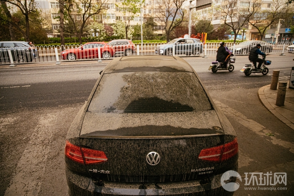 Bão cát tấn công, Bắc Kinh (Trung Quốc) chìm trong bụi bẩn ô nhiễm - Ảnh 7.