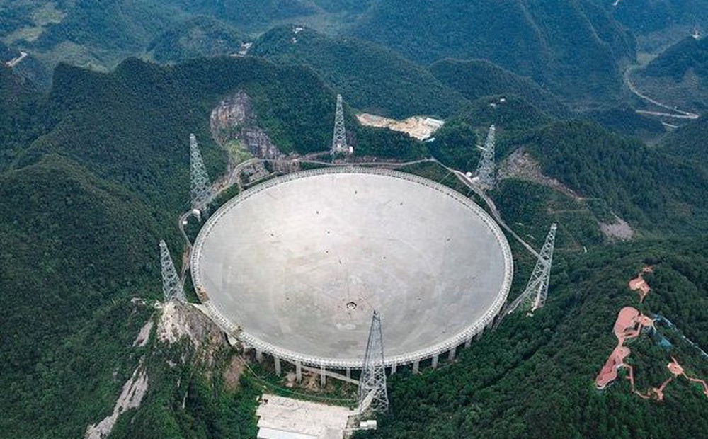 Cận cảnh kính viễn vọng Trung Quốc, tương đương 30 sân bóng đá