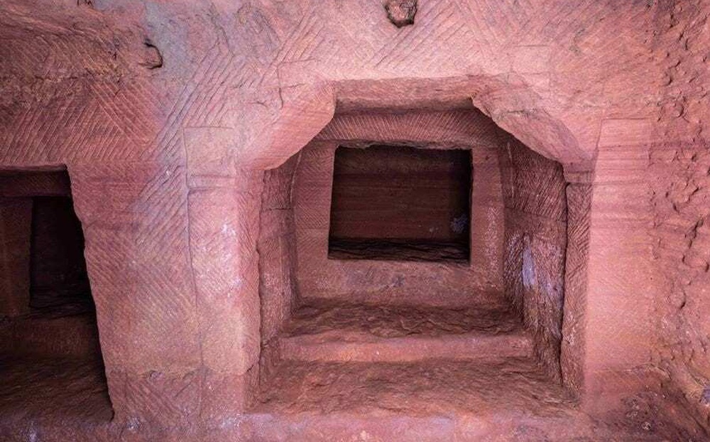 Khai quật mộ cổ “vương giả" 1.000 năm tuổi: Cảnh tượng bên trong khiến chuyên gia sửng sốt