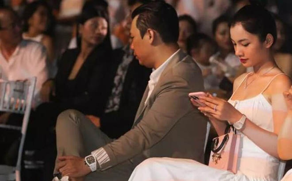 Chồng cũ đại gia của Lệ Quyên "cắt" tình trẻ kém 27 tuổi ra khỏi ảnh chụp chung