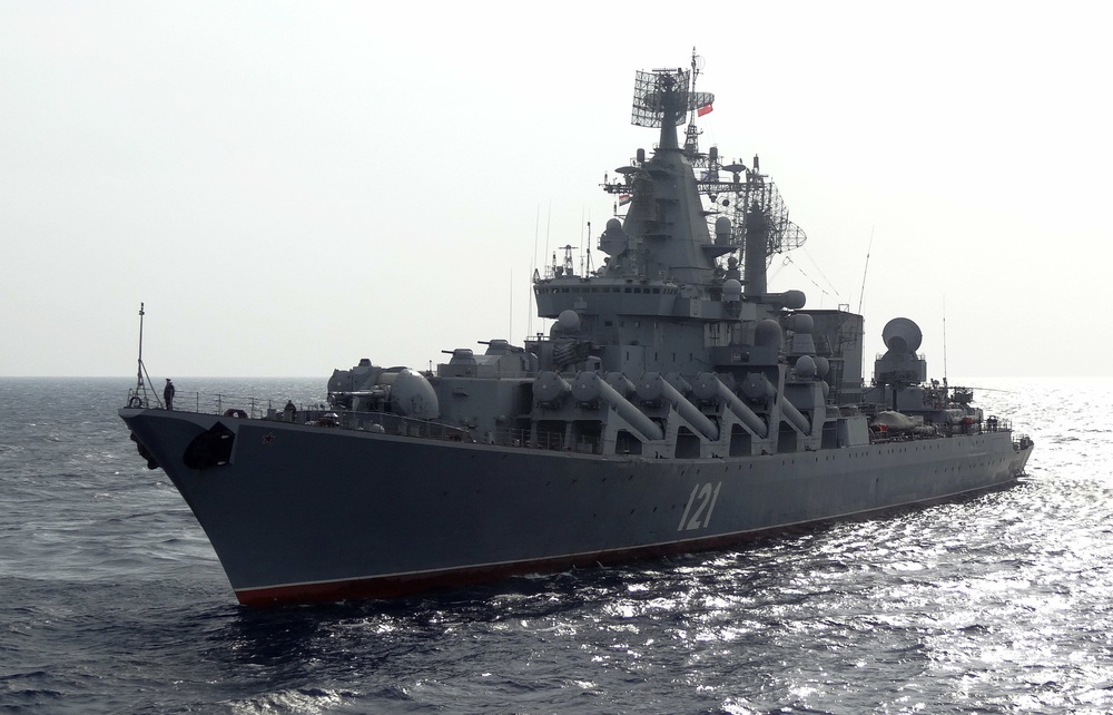 Mỹ trở mặt đưa tàu chiến vào vùng cấm, soái hạm Nga trên Biển Đen được lệnh khai hỏa - Ảnh 1.