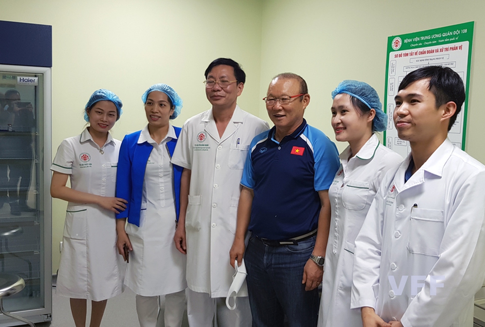 Những thành viên đầu tiên của ĐTQG Việt Nam đã được tiêm vắc xin phòng COVID-19 - Ảnh 6.