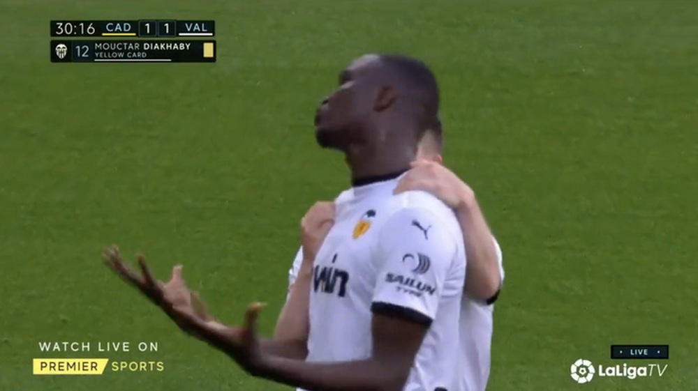 Cầu thủ Valencia đồng loạt rời sân giữa trận vì phân biệt chủng tộc - Ảnh 3.