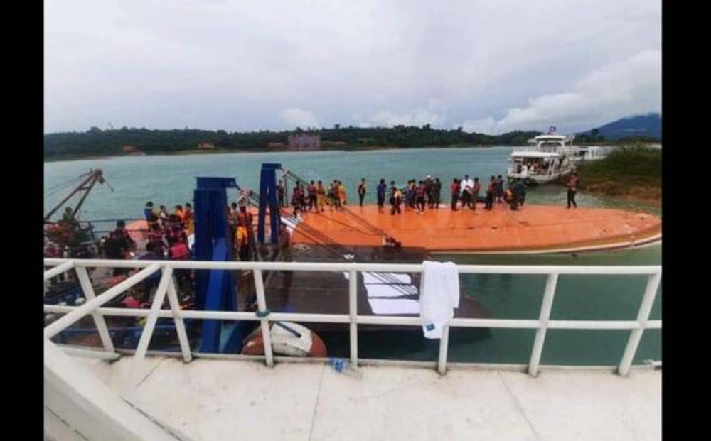 Lật tàu du lịch tại Lào làm 8 người tử vong