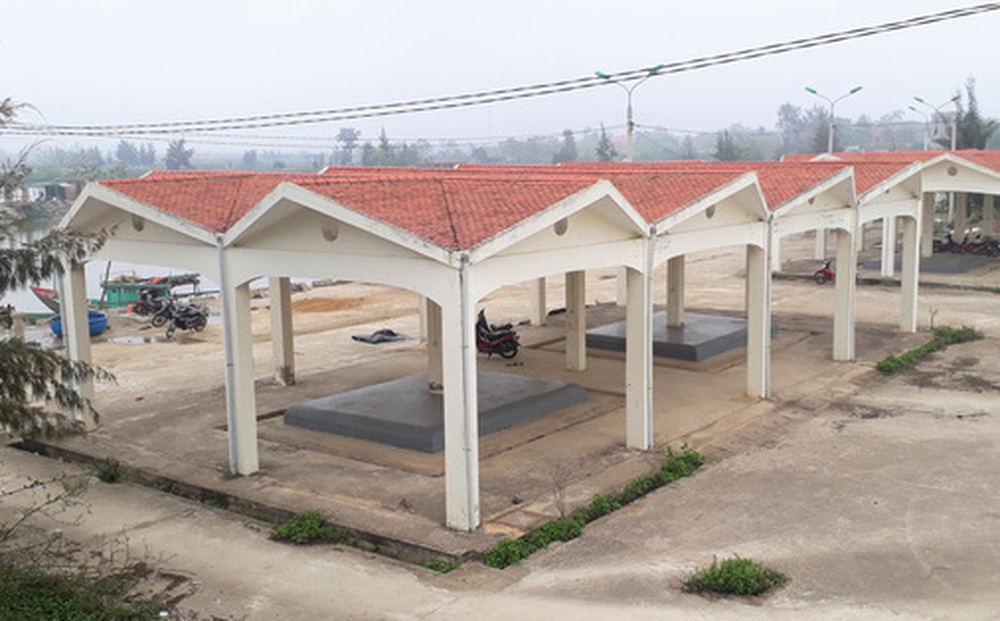 Chi 43 tỉ đồng nâng cấp chưa lâu, cảng cá ở Thanh Hóa đã trùm mền