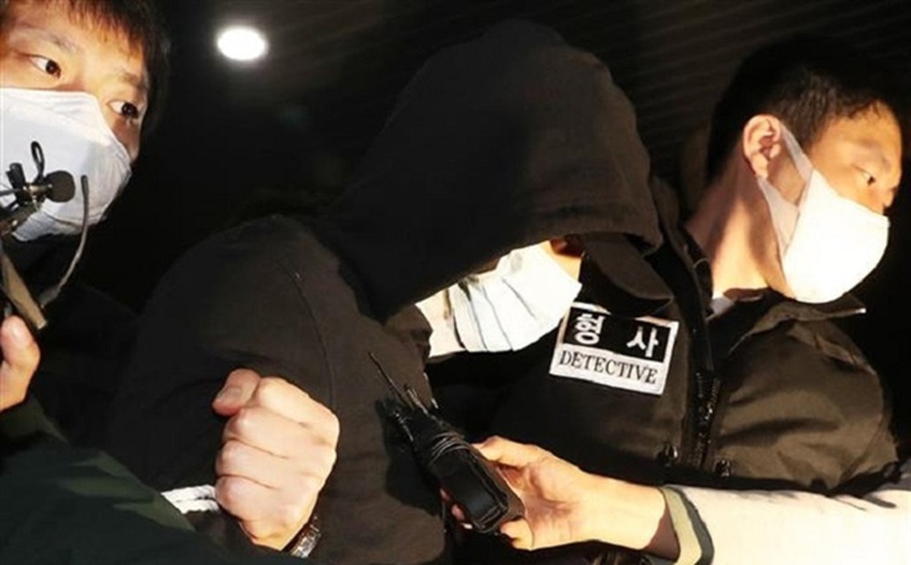Hàn Quốc: Giết 3 mẹ con, rồi tự rạch bụng, cổ họng