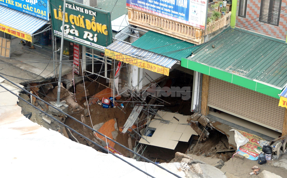 Mời chuyên gia đánh giá hố 'tử thần' ở Chương Mỹ