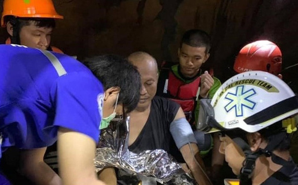 Trên đường hành hương, nhà sư Thái Lan bị mắc kẹt 3 ngày trong động lớn ngập nước và cuộc giải cứu ngoạn mục của 17 thợ lặn