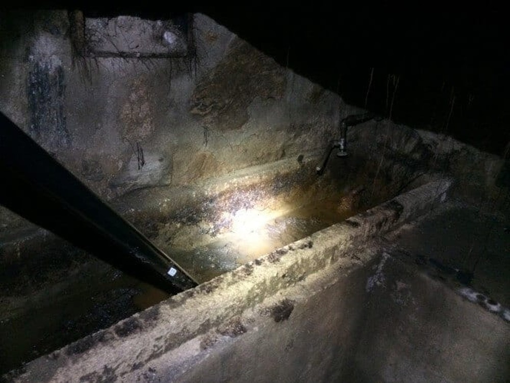 Căn hầm dưới phòng ăn nhiều năm đóng im ỉm, khi mở ra cảnh tượng bên trong khiến chủ nhà xanh mặt - Ảnh 6.