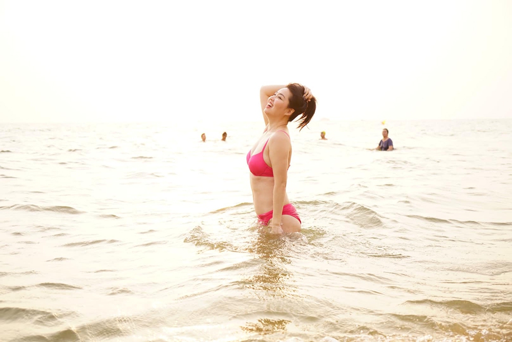 Lê Khánh diện bikini khoe sắc vóc tuổi 40 - Ảnh 2.
