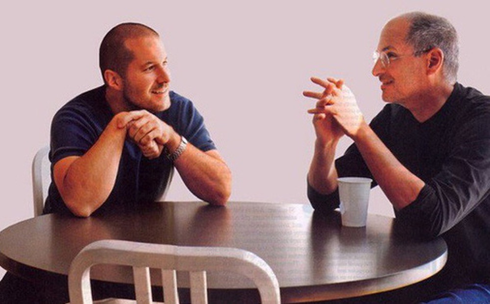 Cựu nhân viên Apple hé lộ sở thích kỳ lạ của Steve Jobs: Tắt iPhone và trốn đi chơi 'đồ hàng' cùng Jony Ive
