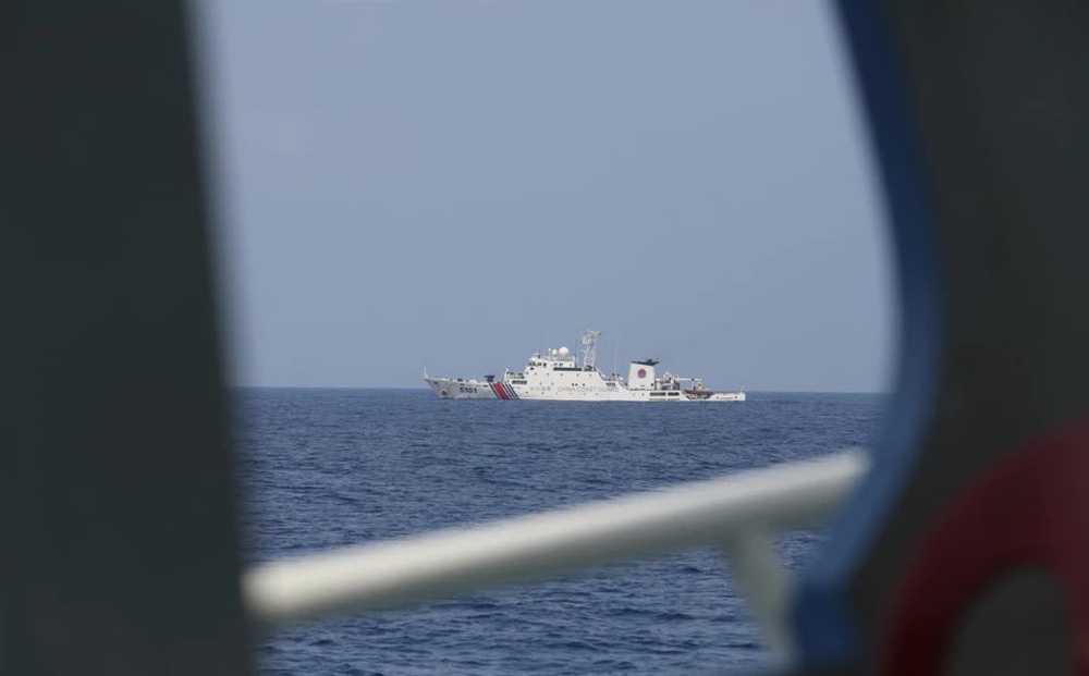 Phủ Tổng thống Philippines im hơi lặng tiếng khi tàu nhà bị chiến hạm Trung Quốc đuổi chạy
