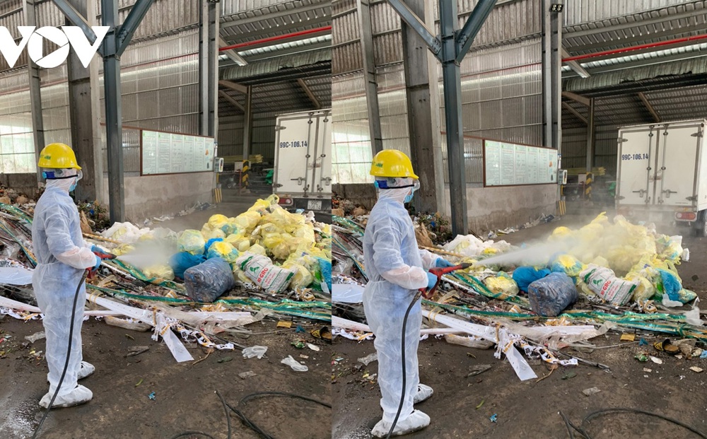 Cận cảnh thu gom rác trong các khu cách ly, phong tỏa ở vùng dịch Thuận Thành