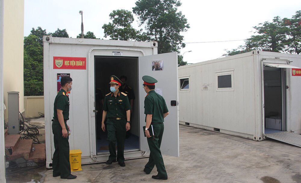 Quân đội thần tốc triển khai Trung tâm xét nghiệm dã chiến tại Bắc Giang - Ảnh 1.