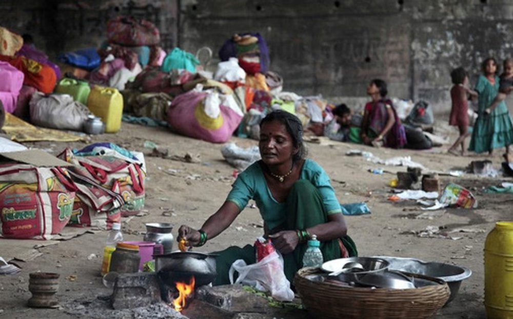 COVID-19 khiến thế giới có thêm 120 triệu người nghèo, trong đó có 75 triệu người Ấn Độ