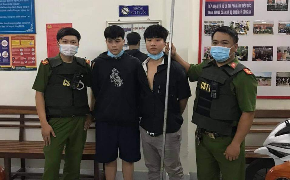 Đà Nẵng: Nổ súng chỉ thiên ngăn nhóm thanh niên vác dao phóng lợn đi "tính sổ"