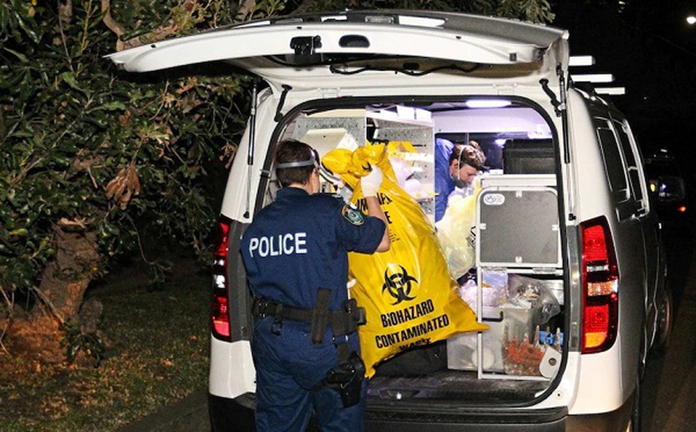 Người đàn ông Australia sống 15 năm với xác tên cướp trong nhà
