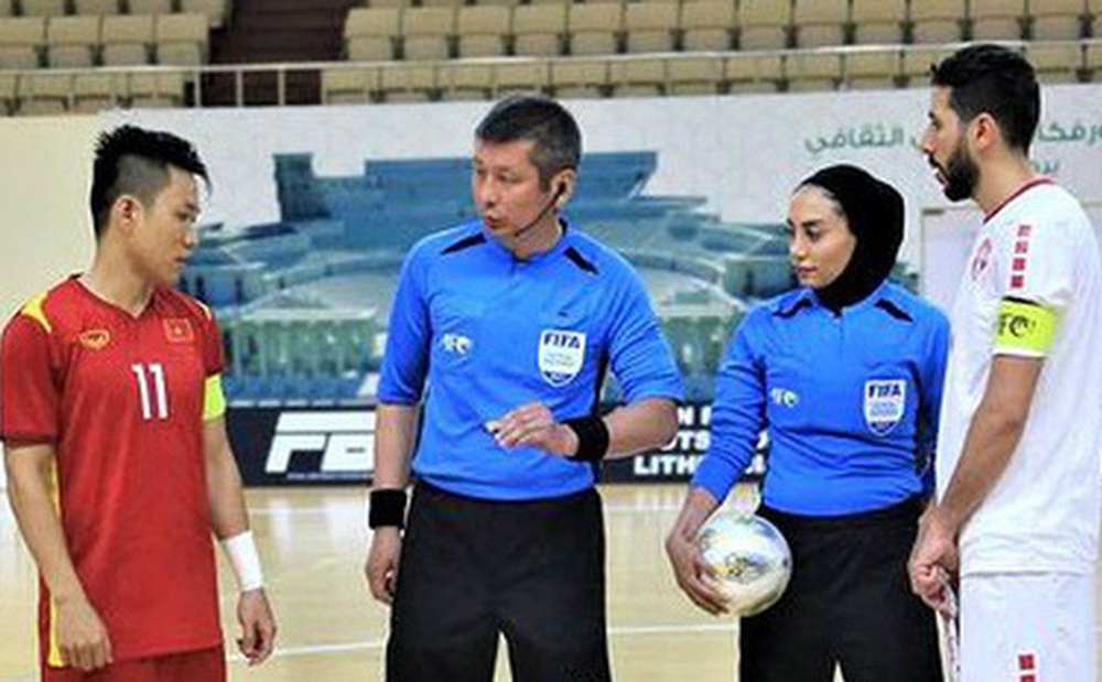 Bất ngờ với lý lịch nữ trọng tài Iran xinh đẹp bắt trận futsal Việt Nam đấu Lebanon