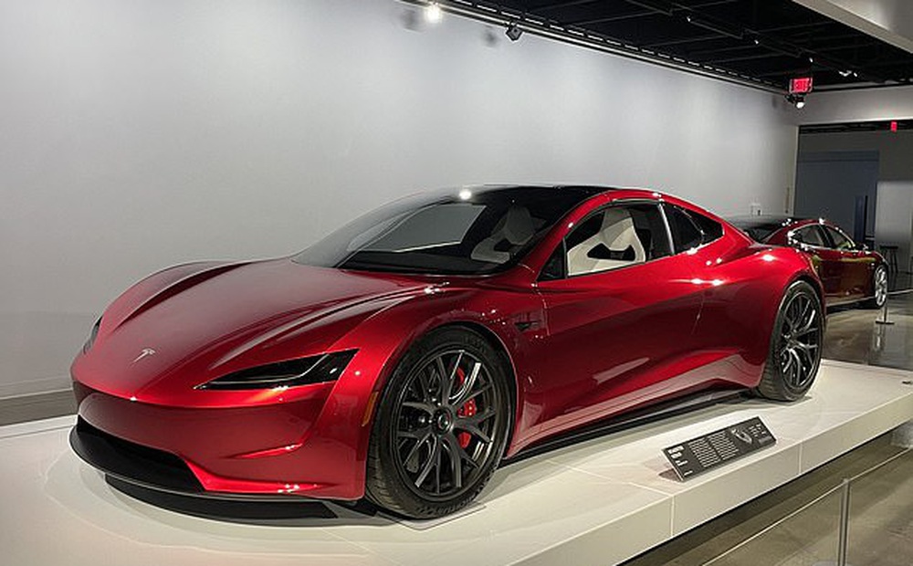 Siêu xe điện mui trần Tesla gắn 10 động cơ đẩy rocket, vọt lên 96km/h trong 1,1 giây