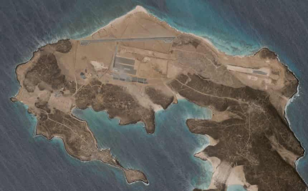 Căn cứ quân sự bí ẩn mọc giữa hòn đảo núi lửa ngoài khơi Yemen
