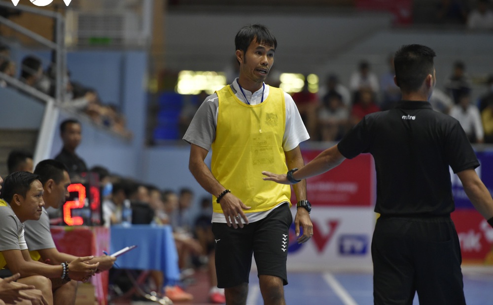 HLV Phạm Minh Giang: "Cảm ơn vợ đã giúp tôi tạo nên kỳ tích cùng ĐT Futsal Việt Nam"