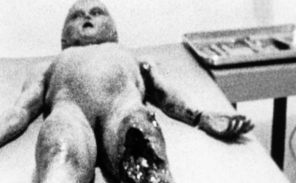 Bất ngờ số phận bức ảnh nổi tiếng về thi thể người ngoài hành tinh từ bộ phim tuyệt mật