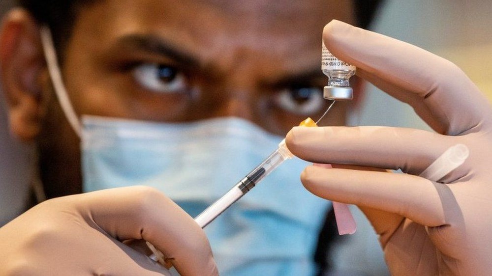 Lý giải tranh cãi về bãi bỏ quyền sở hữu trí tuệ vaccine COVID-19 - Ảnh 1.