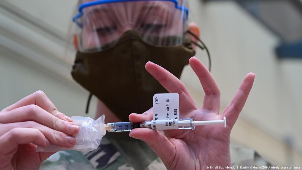 Lý giải tranh cãi về bãi bỏ quyền sở hữu trí tuệ vaccine COVID-19 - Ảnh 4.