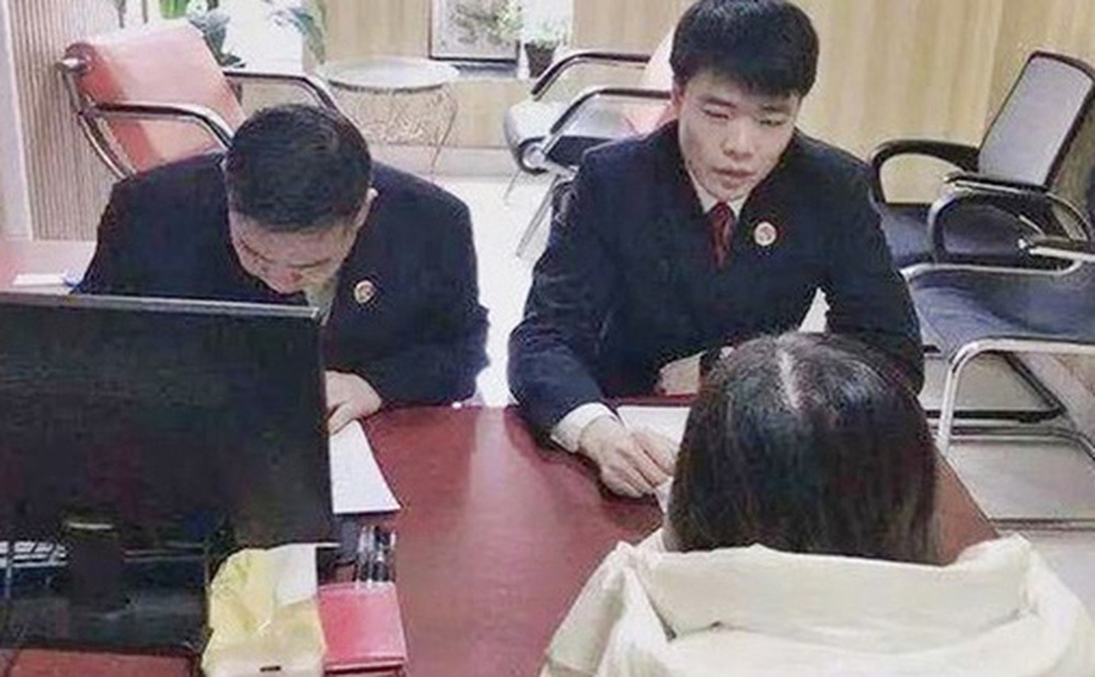 Nữ quái đẻ sòn sòn 5 con trong 10 năm, bị tóm gọn khi đang cố thụ thai lần 6, kế hoạch tinh vi bất ngờ bị cảnh sát vạch trần