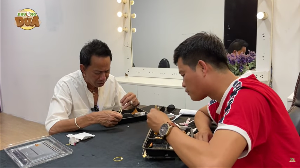 Danh hài Bảo Chung: Qua Mỹ tôi ăn bình dân lắm, con tôi ăn đồ Tây nhưng tôi chỉ canh chua, cá kho - Ảnh 4. Danh hài Bảo Chung: Qua Mỹ tôi ăn bình dân lắm, con tôi ăn đồ Tây nhưng tôi chỉ canh chua, cá kho - Ảnh 4.