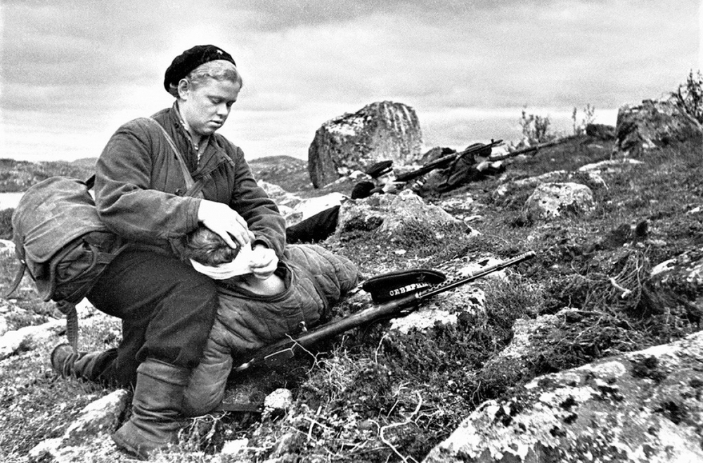Thế chiến II dưới ống kính nhiếp ảnh gia huyền thoại Yevgeny Khaldei - Ảnh 8.