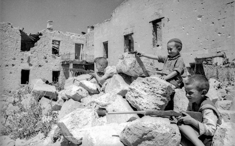 Thế chiến II dưới ống kính nhiếp ảnh gia huyền thoại Yevgeny Khaldei - Ảnh 19.