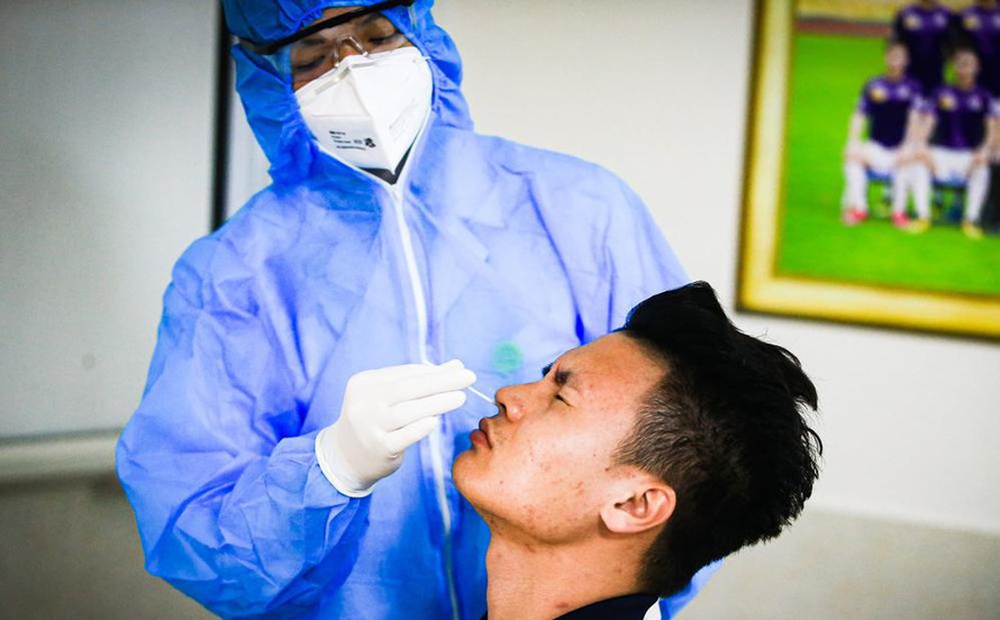Vì sao CLB Hà Nội bất ngờ hoãn tiêm vắc xin COVID-19?