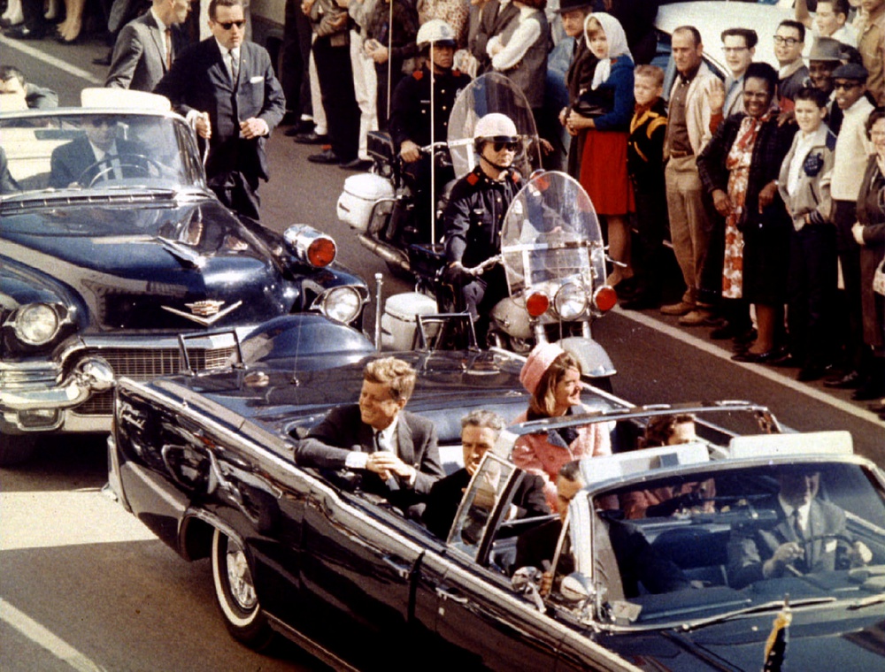 60 năm sau bài phát biểu đưa người Mỹ lên Mặt Trăng, xuất hiện thuyết âm mưu điên rồ về cái chết của TT Kennedy - Ảnh 3.