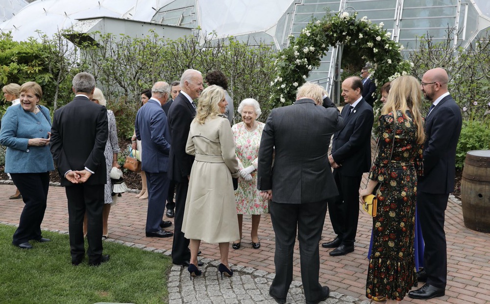 Tổng thống Joe Biden phá vỡ nghi thức Hoàng gia khi đến dự tiệc sau Nữ hoàng Anh?
