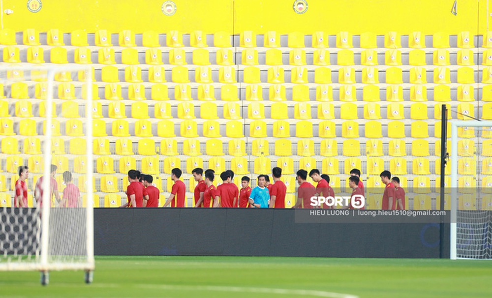 Thầy Park chơi khó ở buổi tập của tuyển Việt Nam, phóng viên UAE chán nản suýt bỏ về sớm - Ảnh 2.