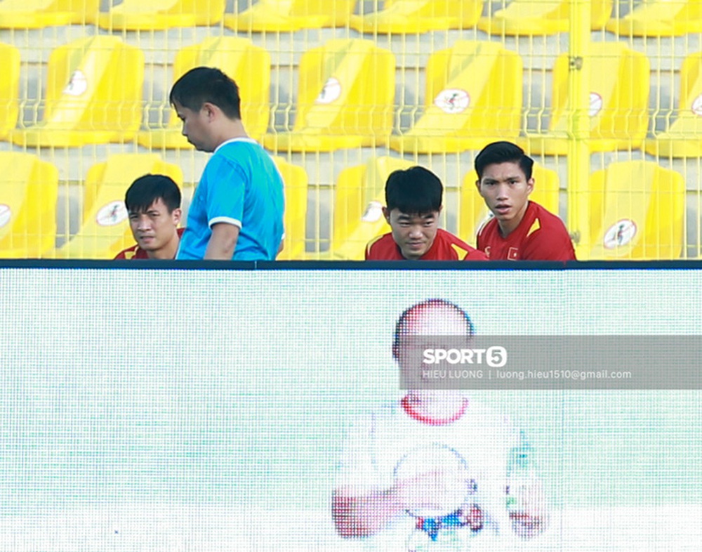 Thầy Park chơi khó ở buổi tập của tuyển Việt Nam, phóng viên UAE chán nản suýt bỏ về sớm - Ảnh 3.