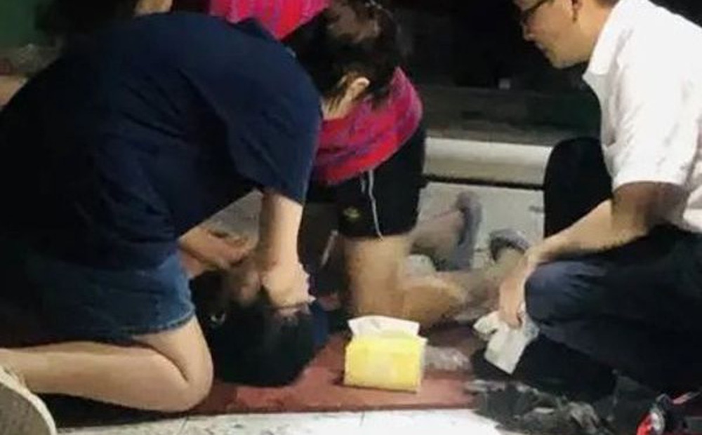 Nhờ một kiến thức cơ bản, hai nữ sinh cứu sống người bị điện giật trước khi tốt nghiệp