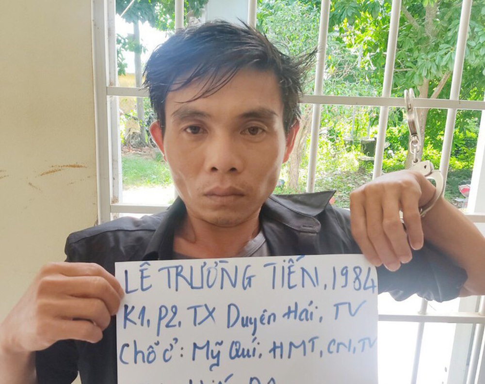 2 cô gái chống trả gã yêu râu xanh - Ảnh 1.