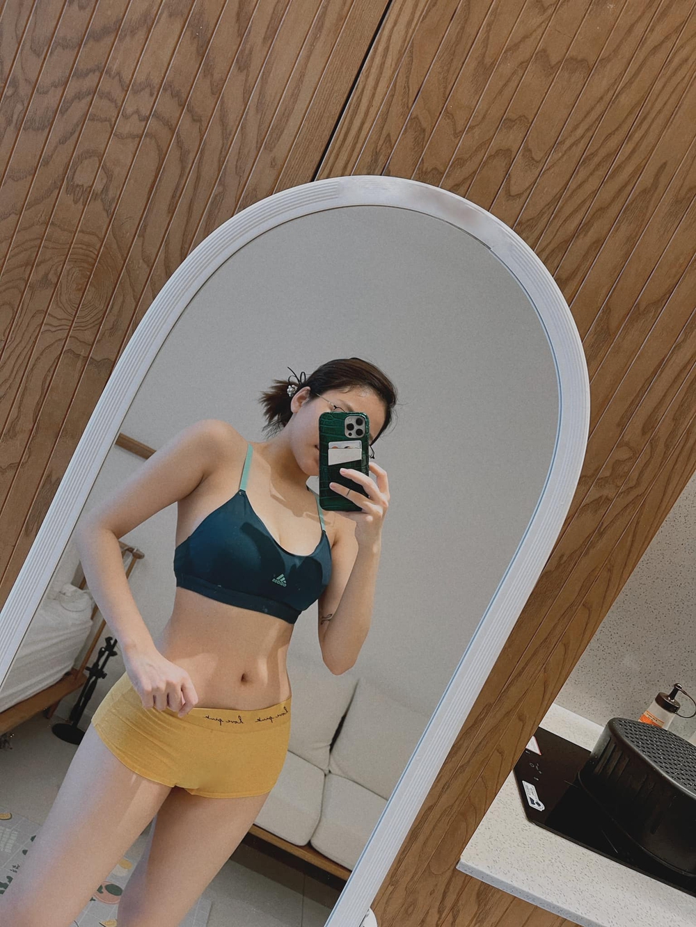 Hot girl Trâm Anh đăng ảnh chụp nội y, lộ rõ những thay đổi trên cơ thể - Ảnh 3.