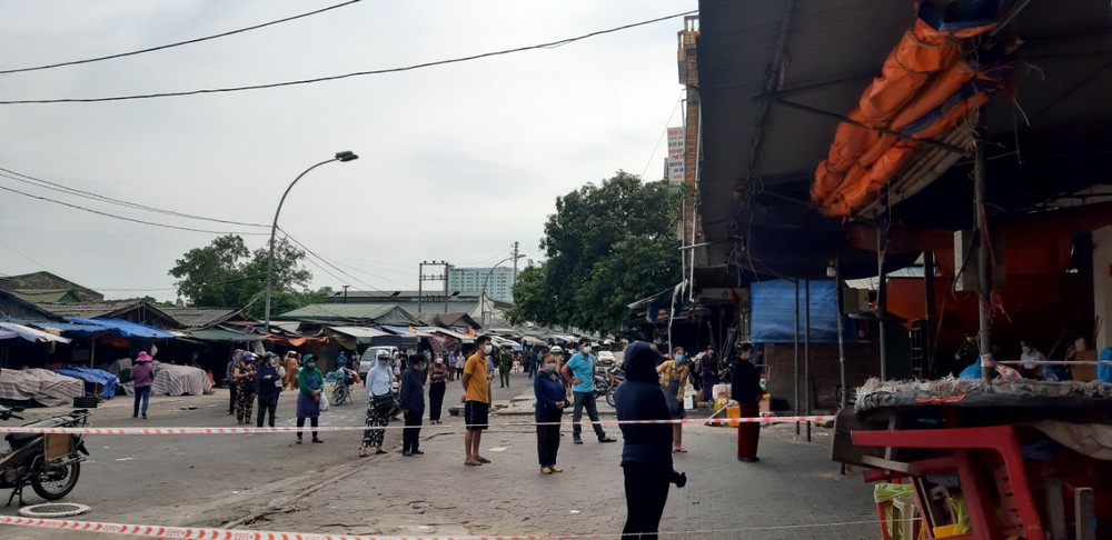 Nghệ An: Thêm một phụ nữ bán rau ở chợ đầu mối dương tính với SARS-CoV-2 - Ảnh 1.