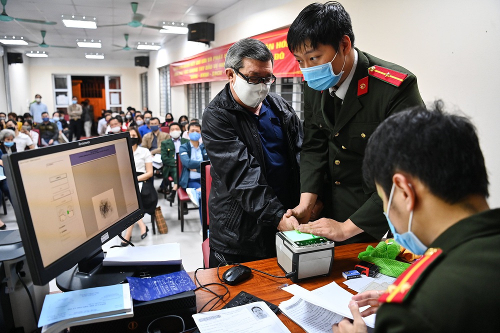 PGĐ Công an Tp Hà Nội: ‘Khai tử’ hộ khẩu giấy, sau 1/7 người dân sẽ có xu hướng chuyển từ tạm trú sang thường trú - Ảnh 9.