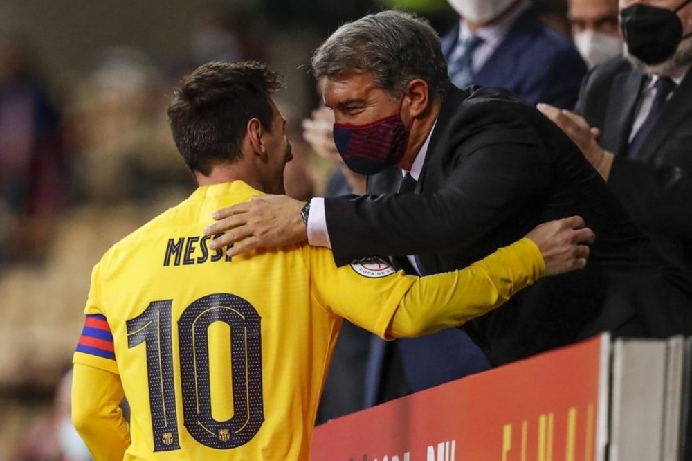 Ký hợp đồng với ‘gã khổng lồ’, Messi nhận mức lương trên trời - Ảnh 1.
