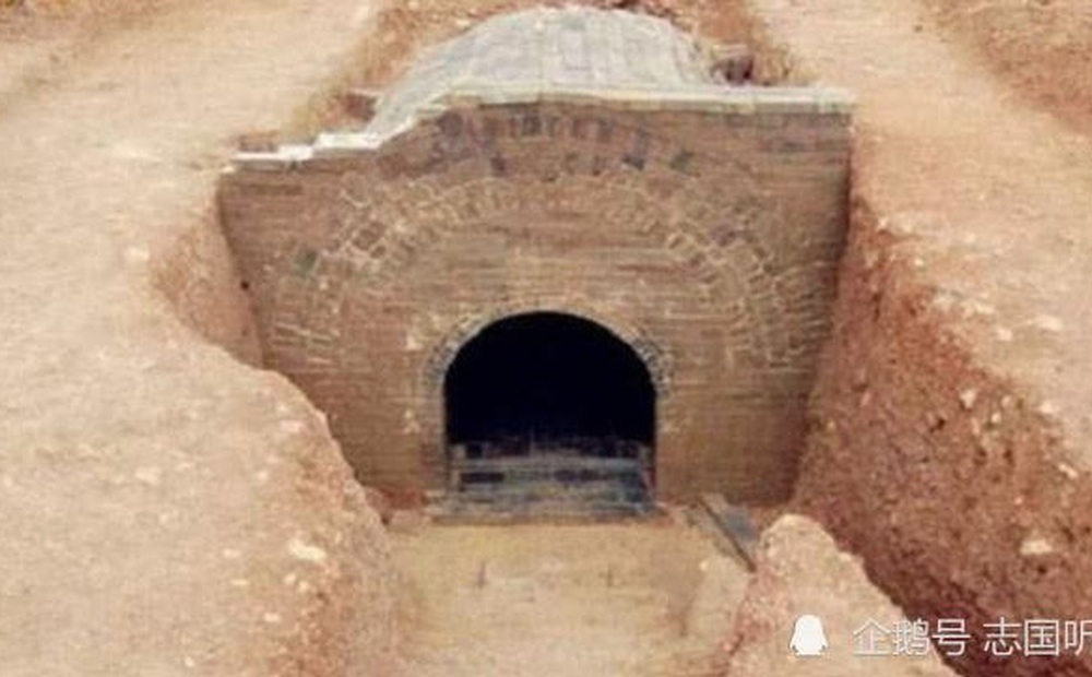 Lăng mộ có cỗ quan tài lớn hơn hoàng đế cùng thời: Đội khảo cổ chuẩn bị mở nắp thì có người tới ngăn cản!