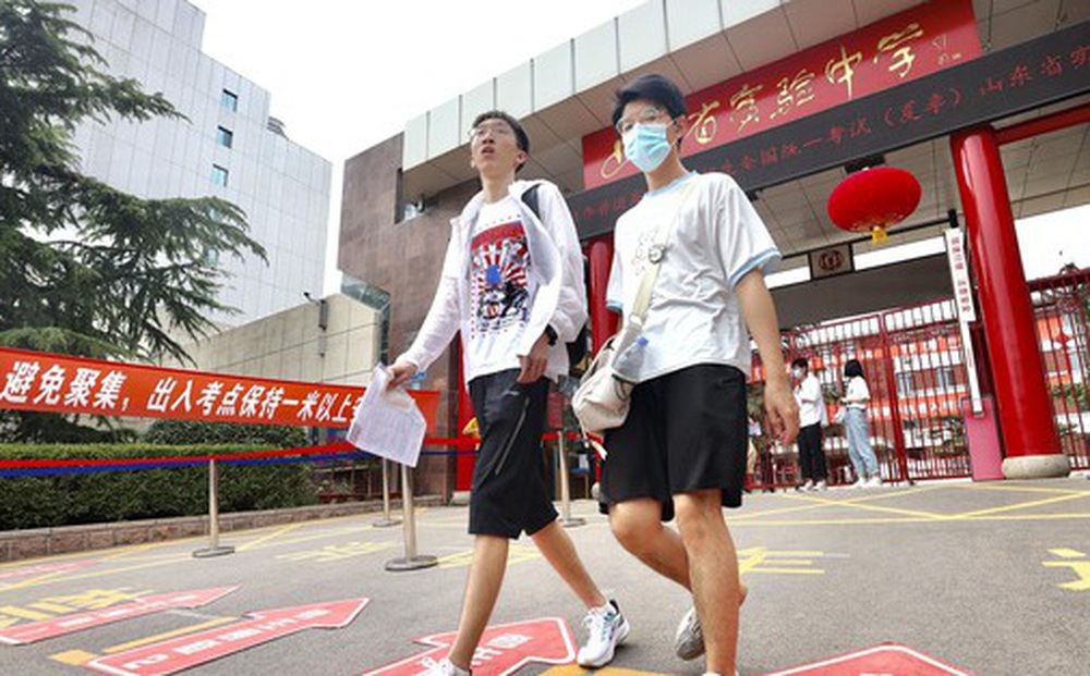 Trung Quốc bắt đầu thi đại học: Thí sinh mắc COVID-19 được làm bài thi trong bệnh viện