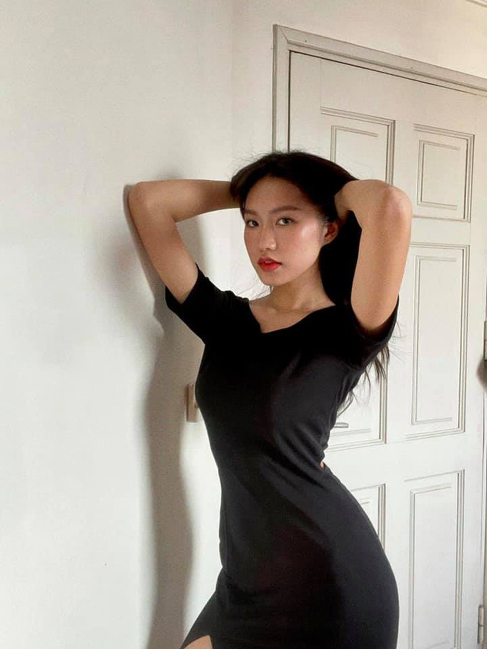 Bạn gái tin đồn Đoàn Văn Hậu: Âm thầm ủng hộ bạn trai, đắt show sau Hoa hậu Việt Nam 2020 - Ảnh 12.