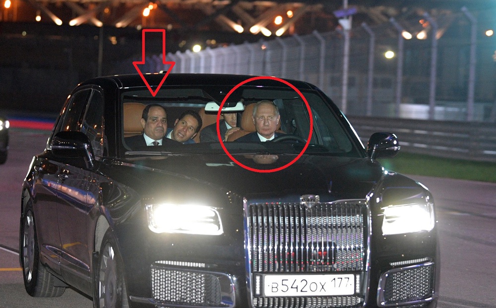 Putin tự tay cầm lái 'Gấu Nga' đưa tổng thống Ai Cập dạo trong trường đua - mẫu xe rất đặc biệt!