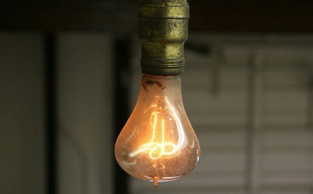Chiếc bóng đèn sợi đốt đặc biệt phát sáng 120 năm vẫn chưa hỏng