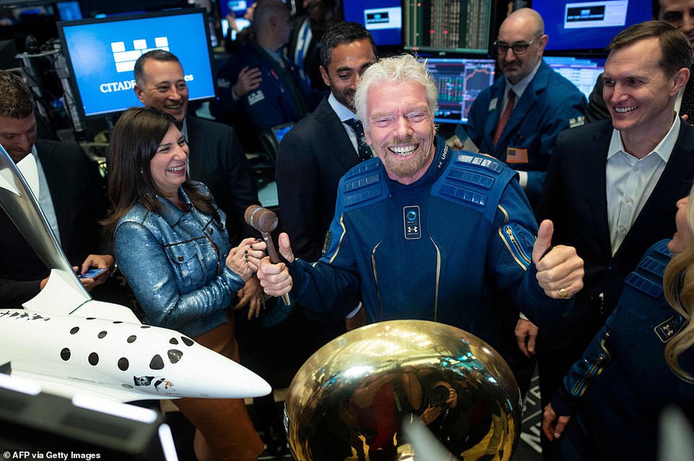 Ngày 11/7, tỷ phú Anh du hành rìa không gian - Trước khi đi, ông nhắn gì cho tỷ phú giàu nhất thế giới Jeff Bezos? - Ảnh 1.